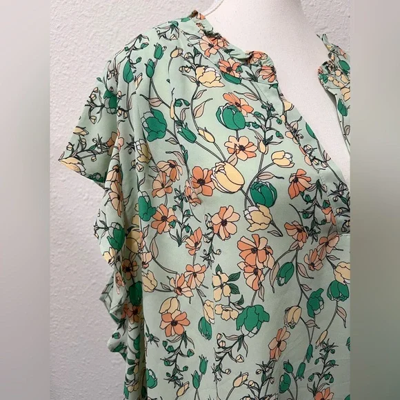 LIZ CLAIBORNE Split Crew Neck Sleeveless Blouse EUC - Picture 4 of 9